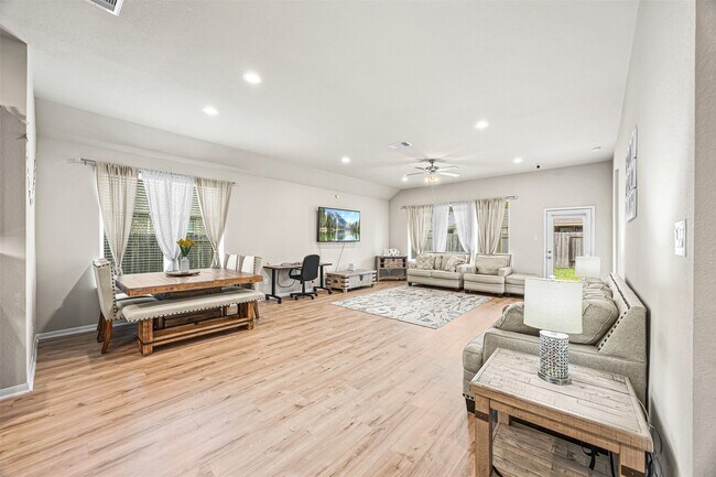 Building Photo - 16206 Neff Park Dr