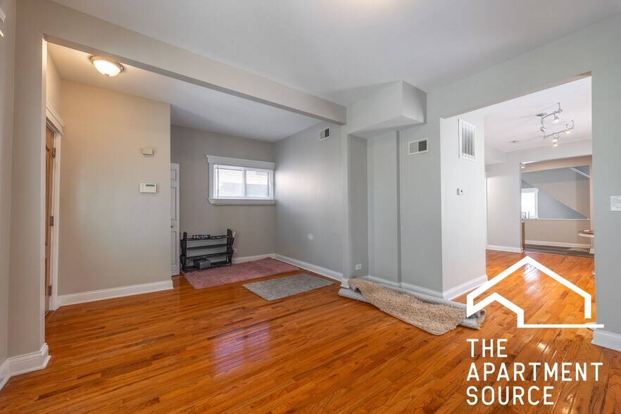 Building Photo - 4319 N Lawndale Ave