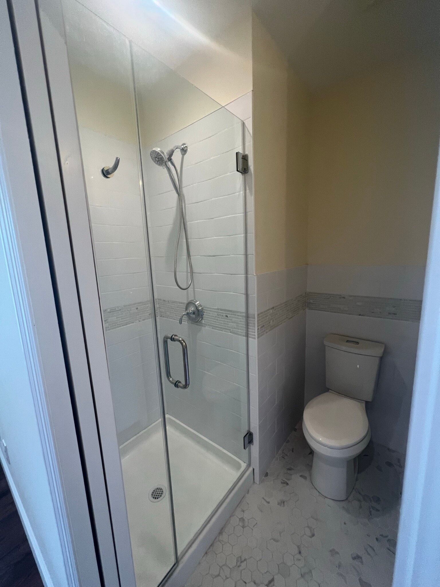 Bedroom 1 bathroom - 2101 Pine St