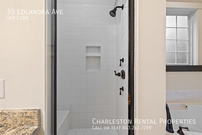 Building Photo - 35 Lolandra Ave