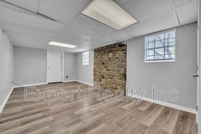 Building Photo - 624 Cresap Cir NE