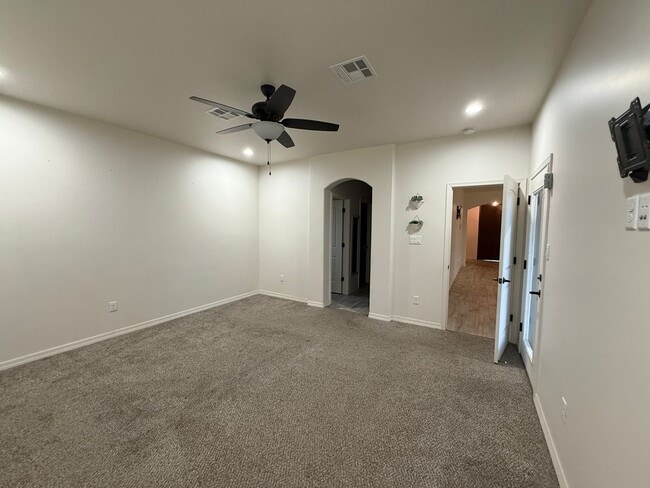 Building Photo - Spool home corner lot in the Foothills