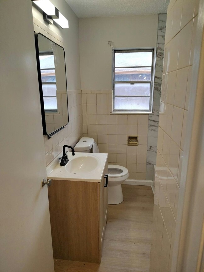 Building Photo - 3305 N Keystone Ave