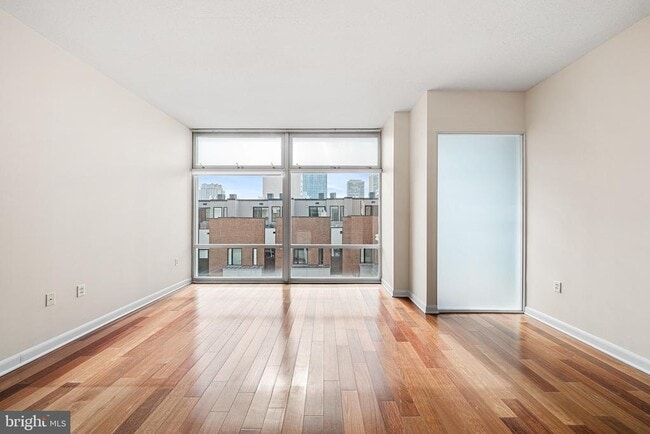 Building Photo - 22 S Front St