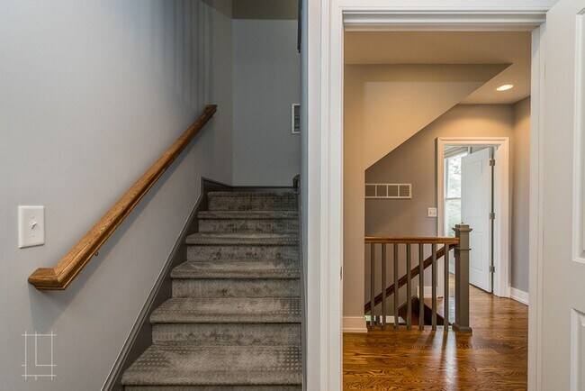 Building Photo - 160-162 E 3rd Ave