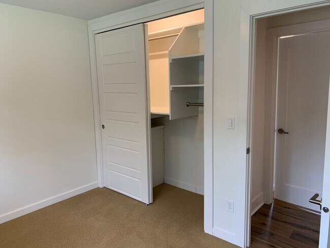 Building Photo - Honey stop the car one-Level ranch in the ...