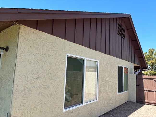 Building Photo - 2521 W Kilarea Ave