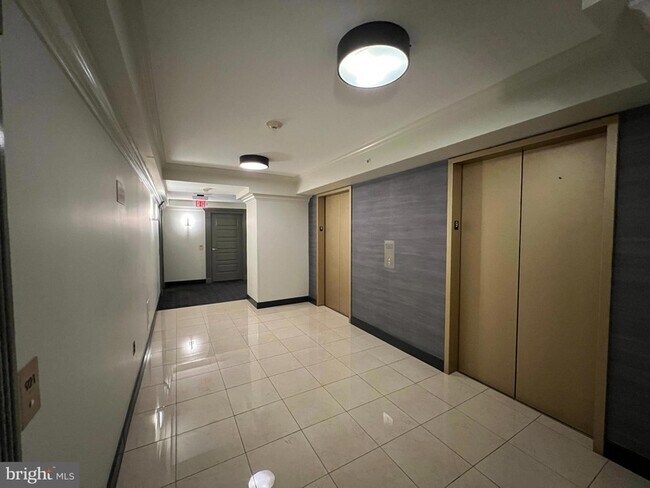 Building Photo - 616 E Street NW Unit 902