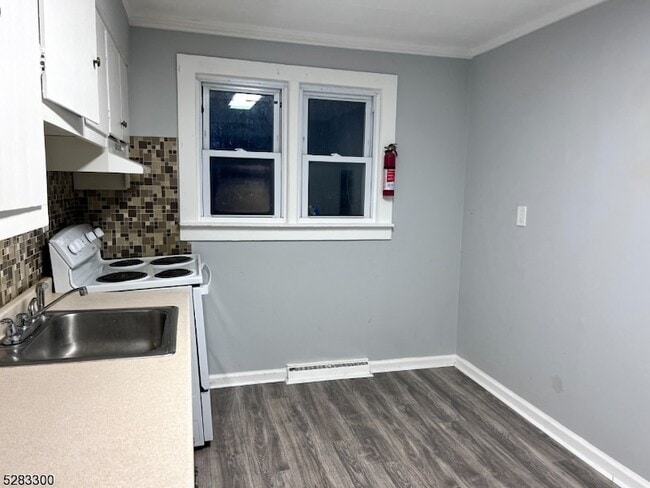 Building Photo - 13 US-206