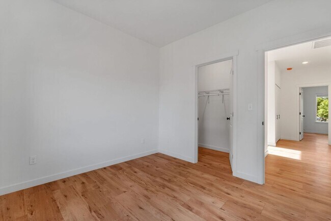 Building Photo - 830B Dennis Street SW