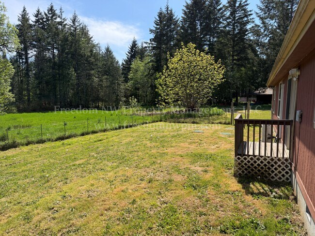 Building Photo - 1411 SE Fireweed Rd