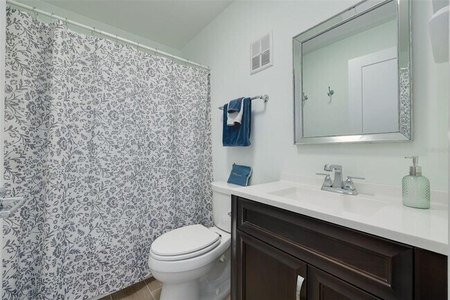 Building Photo - 1627 Dale Cir S