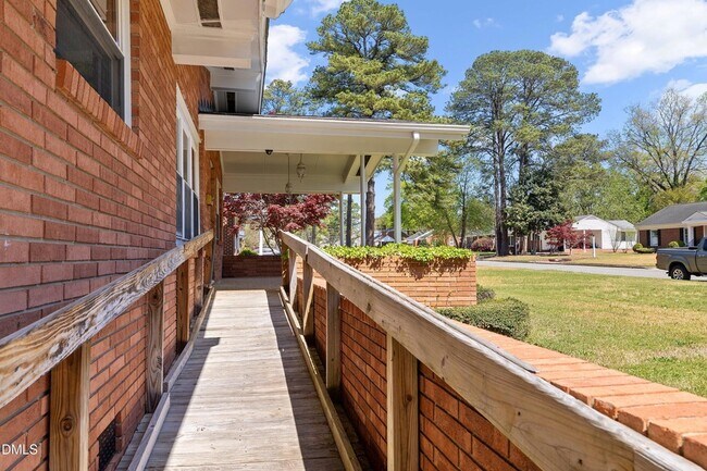 Building Photo - 1114 S 2nd St