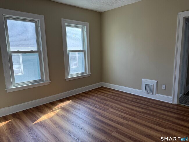 Building Photo - 411 Ellis St