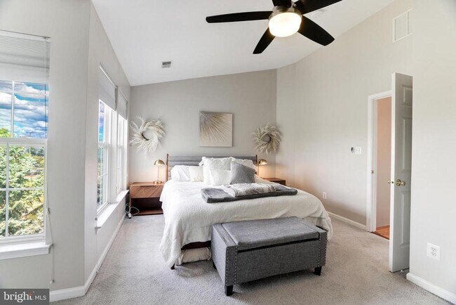 Building Photo - 2520 Banshire Dr