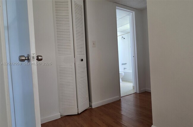 Building Photo - 5510 N Lakewood Cir