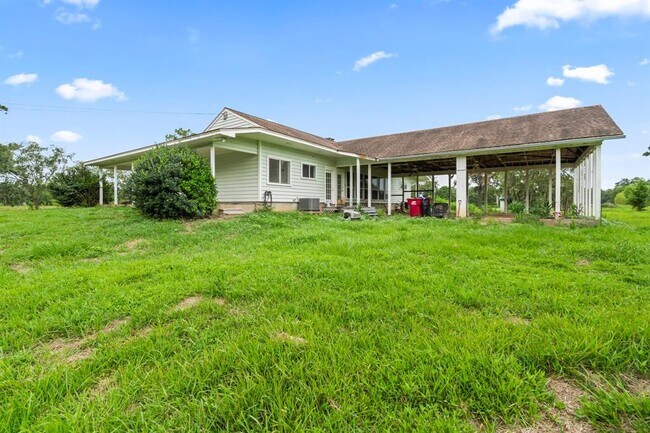 Building Photo - 890 Sally Lake Rd