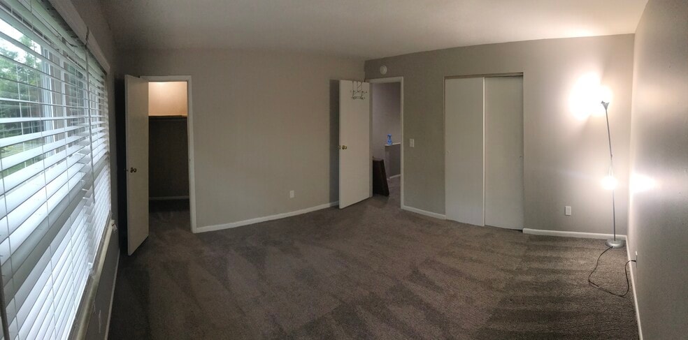 Master Bedroom w/ walk in closet 14x14 - 20 Locust Street