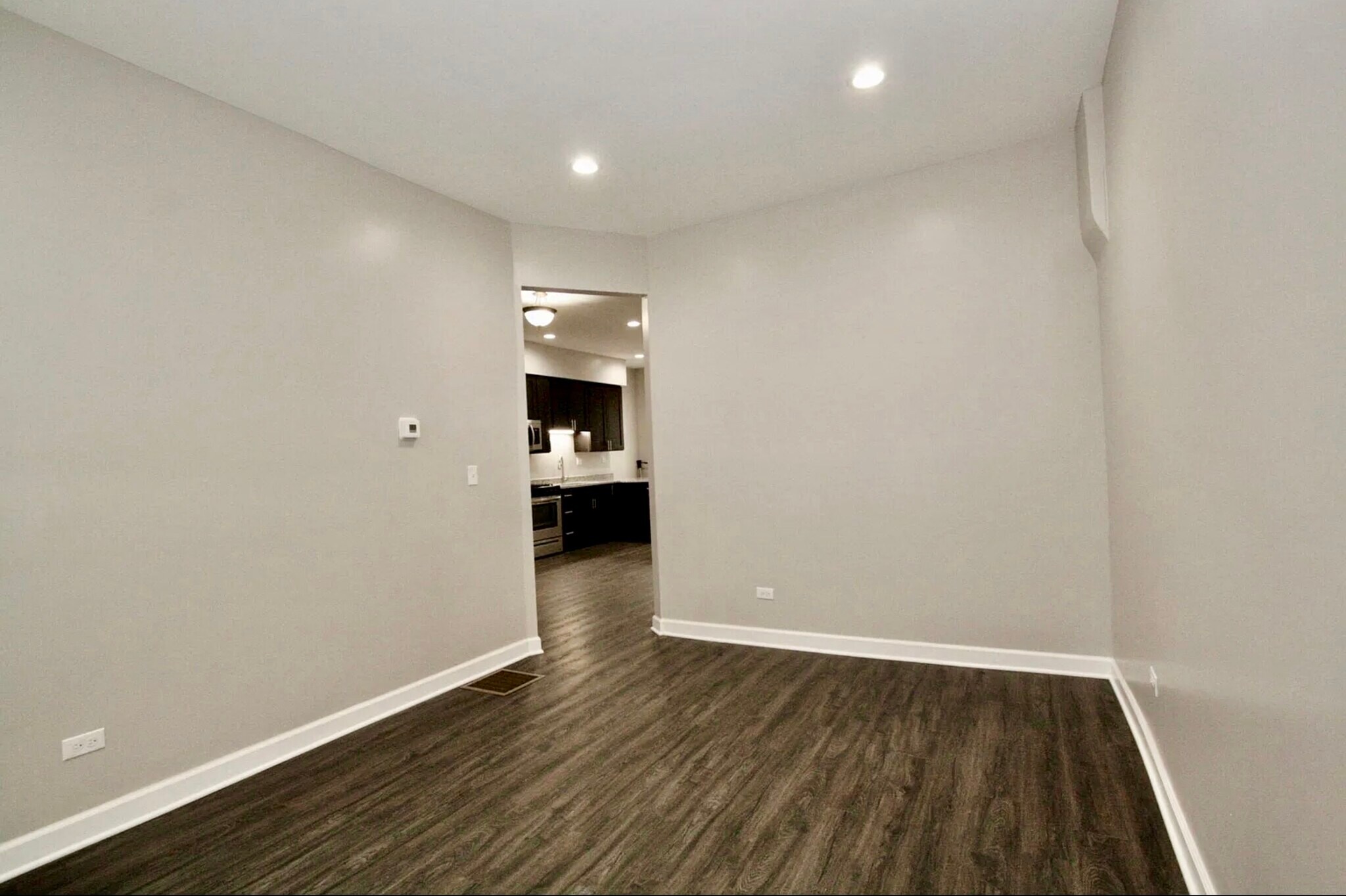 Building Photo - 1406 E 69th Pl