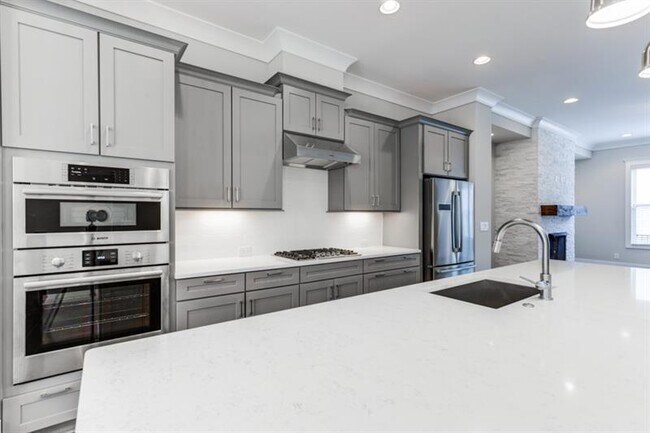 Building Photo - 4304 Walsh Dr