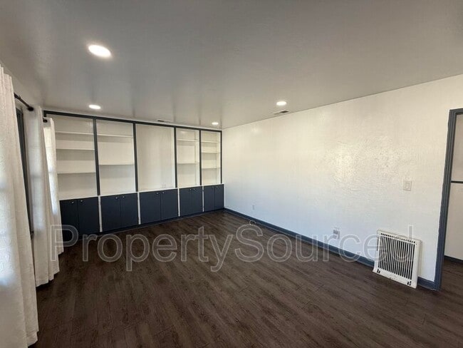 Building Photo - 632 Fir St