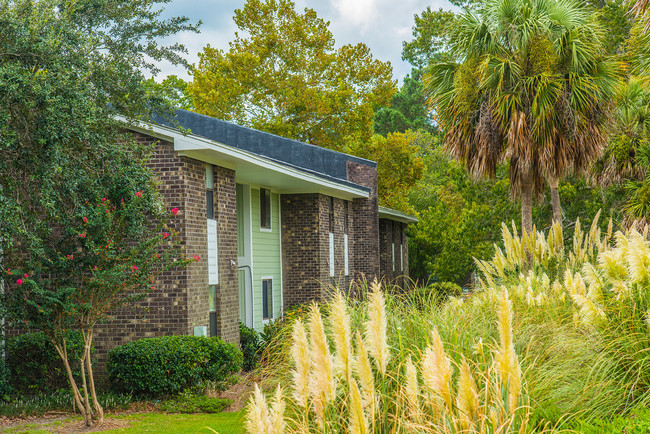 Building Photo - James Towne Village