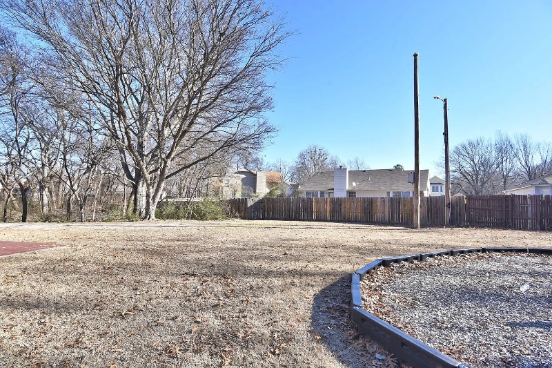 Building Photo - 2800 S Dogwood Ave