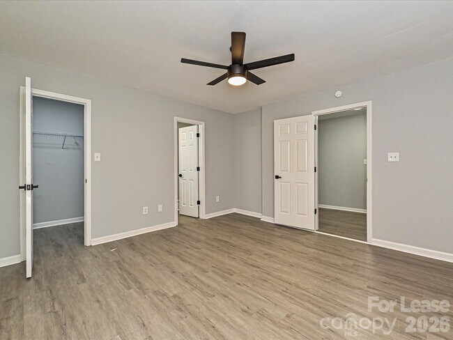 Building Photo - 633 Pennwood Ln