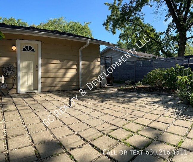 Building Photo - **COMING SOON - AVAIL 03/01/25! HOFFMAN ES...