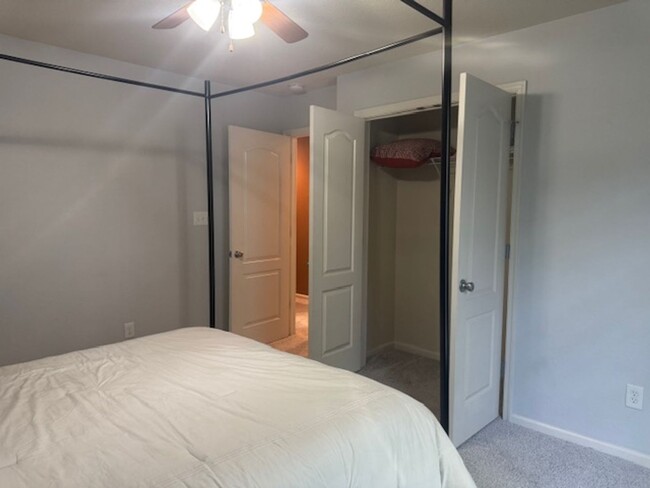 Building Photo - Beautifully Maintained 3-Bedroom Townhome ...