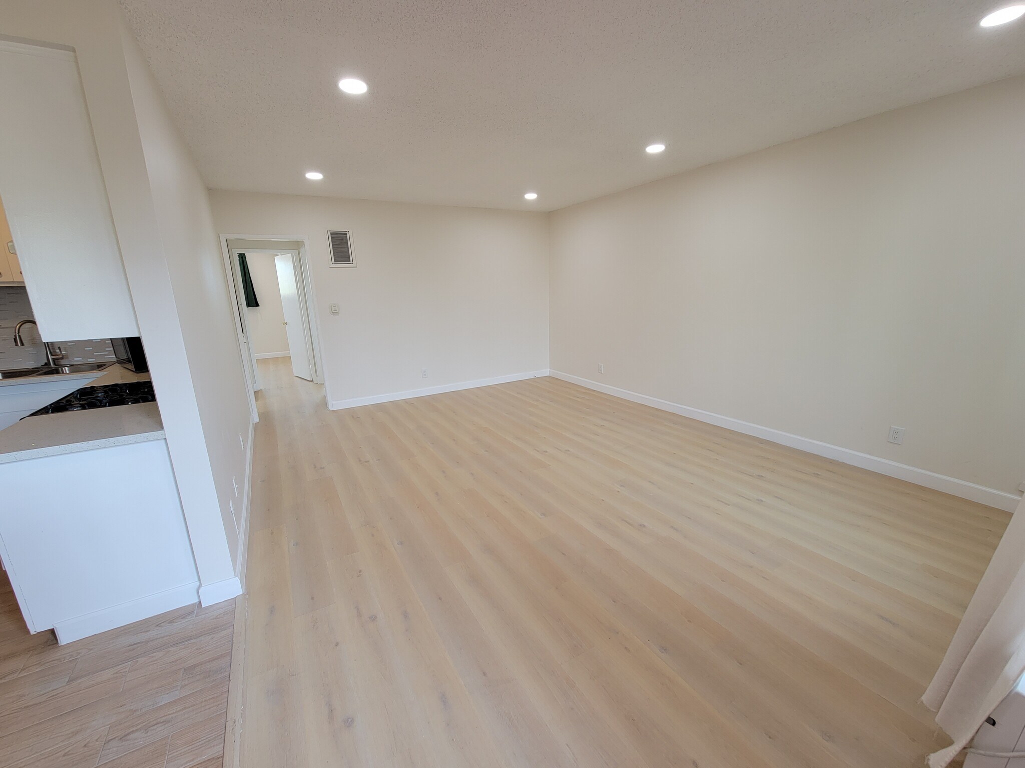 Building Photo - 1908 Clinton St