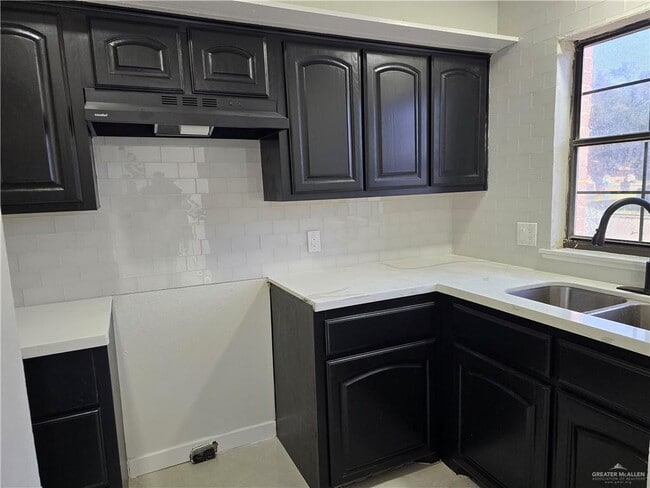 Building Photo - 13 Tori Ln