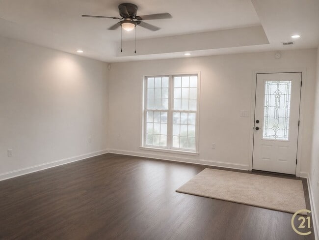Building Photo - 3bed/2bath Home south of bypass