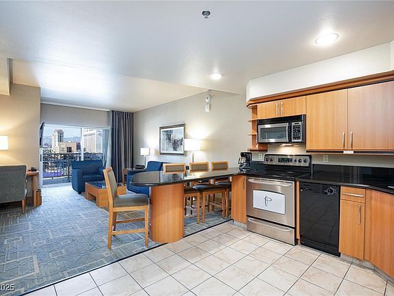 Building Photo - 211 E Flamingo Rd