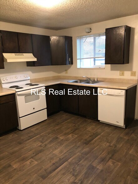 Building Photo - 8668 S 1500 E