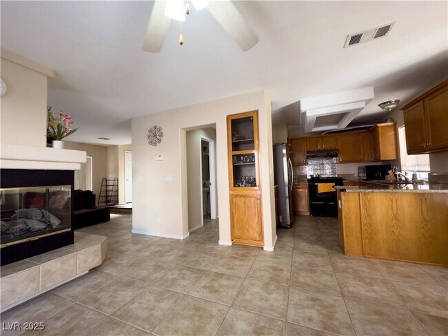 Building Photo - 7425 Mission Palm St