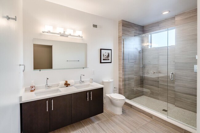 Building Photo - Queen Village Townhome