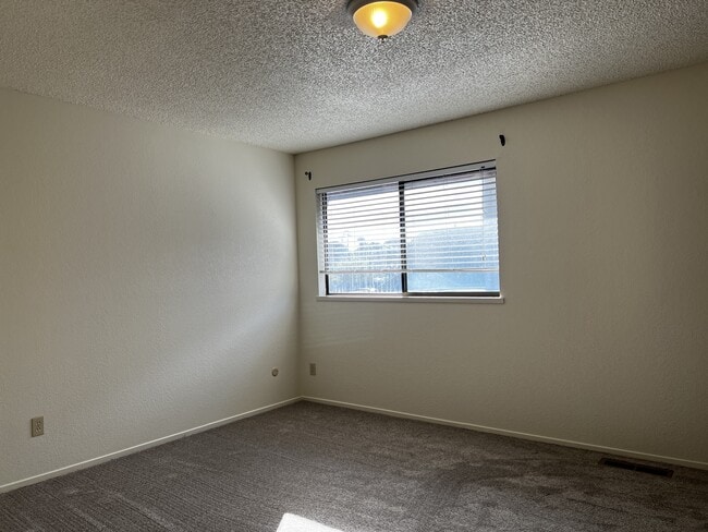 Building Photo - 2214 Myrtle Avenue