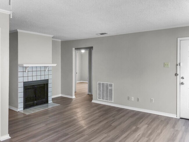 Building Photo - 1112 Valley View Dr