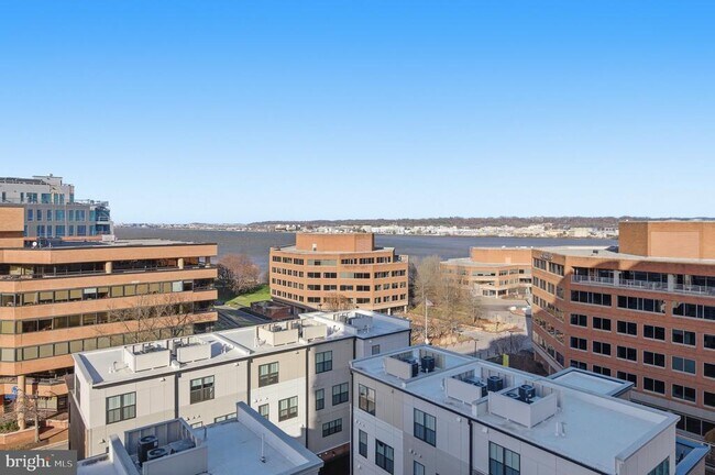 Building Photo - 925 N Fairfax St