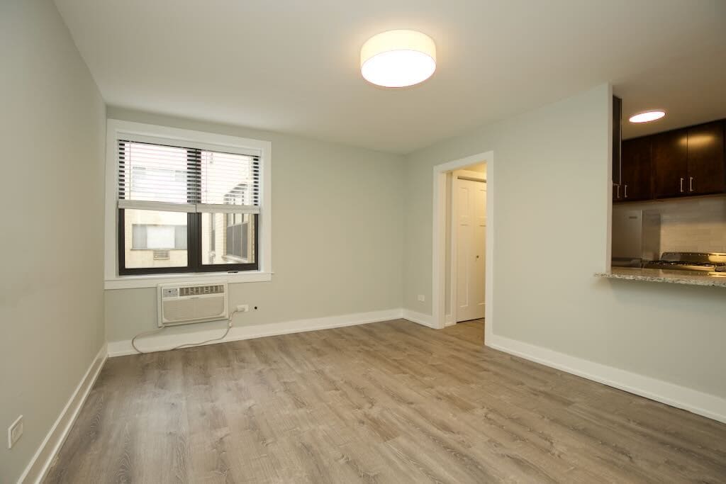 Building Photo - 448 W Barry