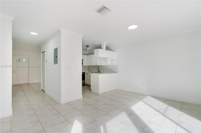 Building Photo - 9481 SW 78th Ave