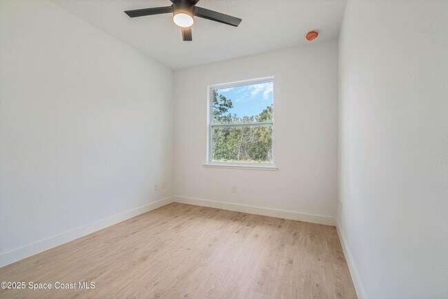 Building Photo - 521 Garbelmann St
