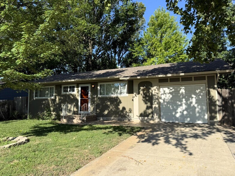 Building Photo - 3147 S Gordon Ave