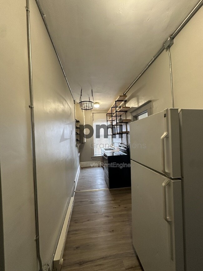 Building Photo - 601 1/2 Monroe Avenue