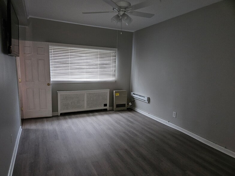 Building Photo - 1039 Clay Ave