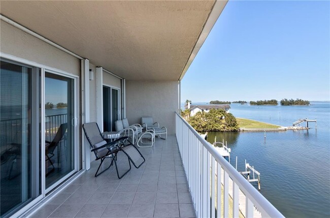 Building Photo - 6061 N River Run Dr