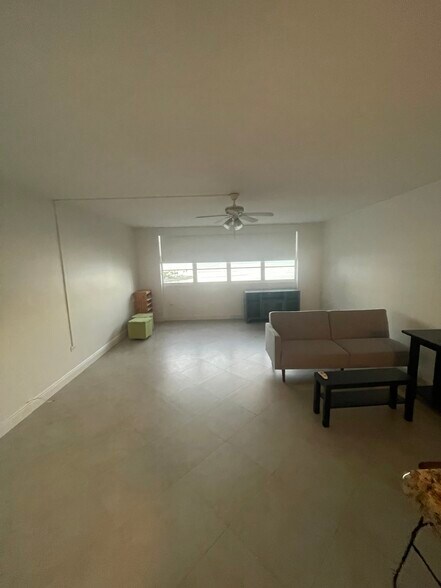Building Photo - 999 Brickell Bay Dr