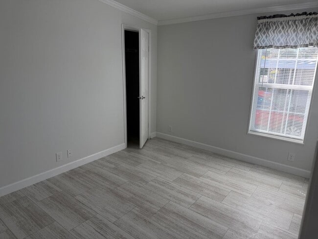 Building Photo - 47 6th St W