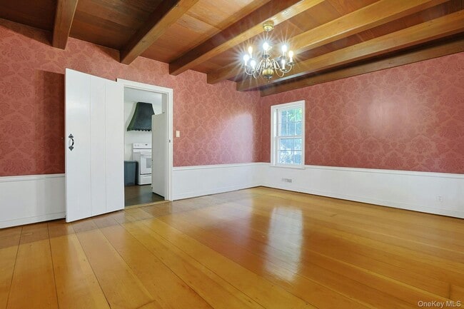 Building Photo - 105 S Greenbush Rd